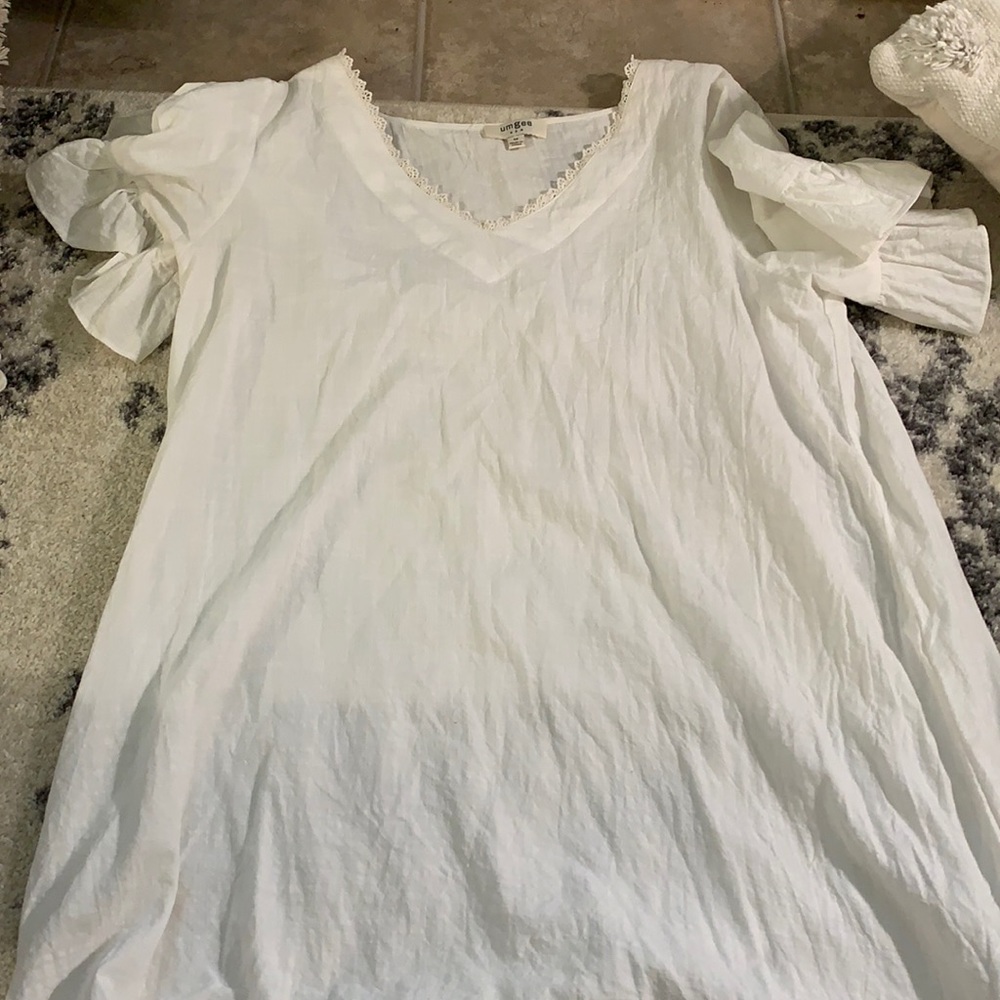 White dress - flowey sleeves & tassel bottoms